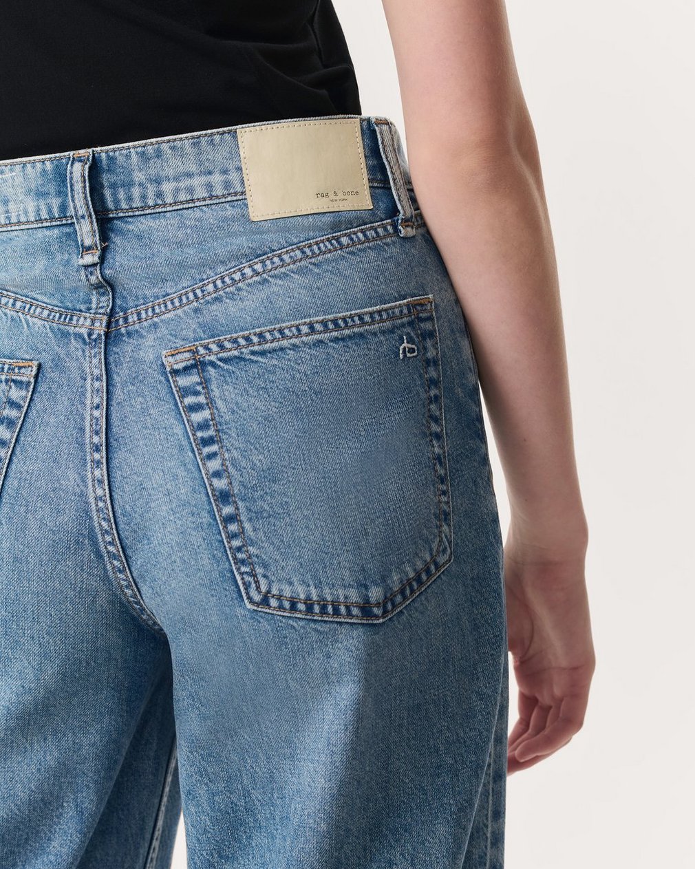 Featherweight Andi Ankle-Length Jeans Beacon - Image 4