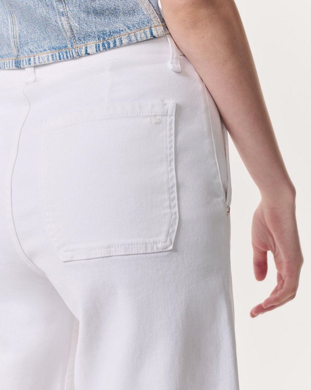 Andi Belted Ankle-Length Wide-Leg Jeans Optic White - Image 4