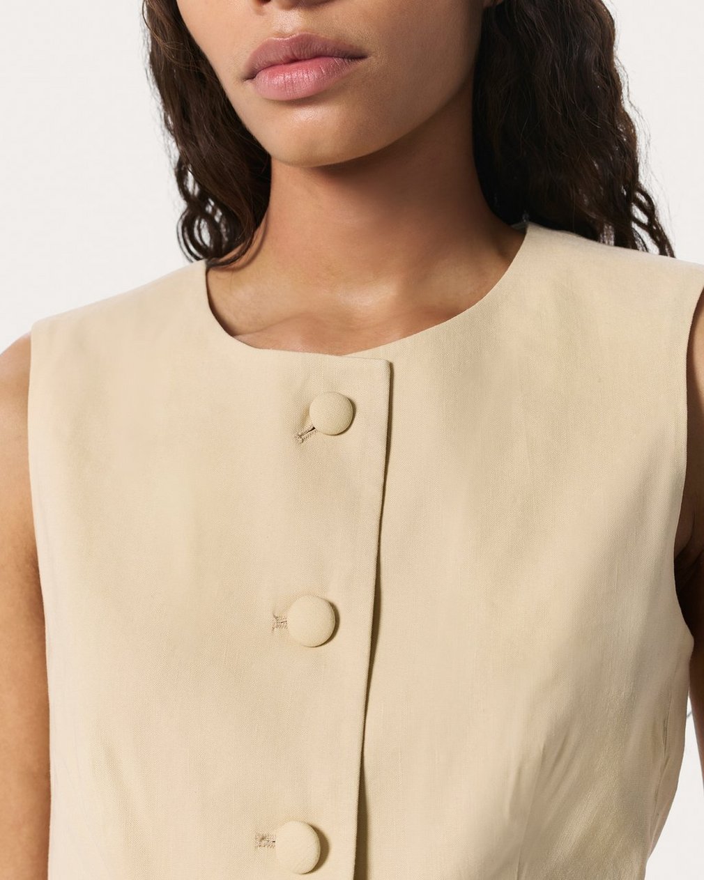 Slade Linen-Blend Vest Light Tan - Image 4