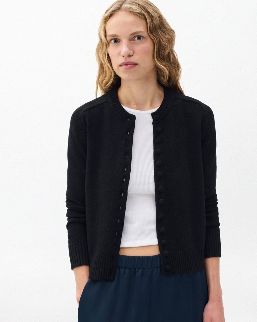 Wallace Crewneck Cardigan Black - Image 4