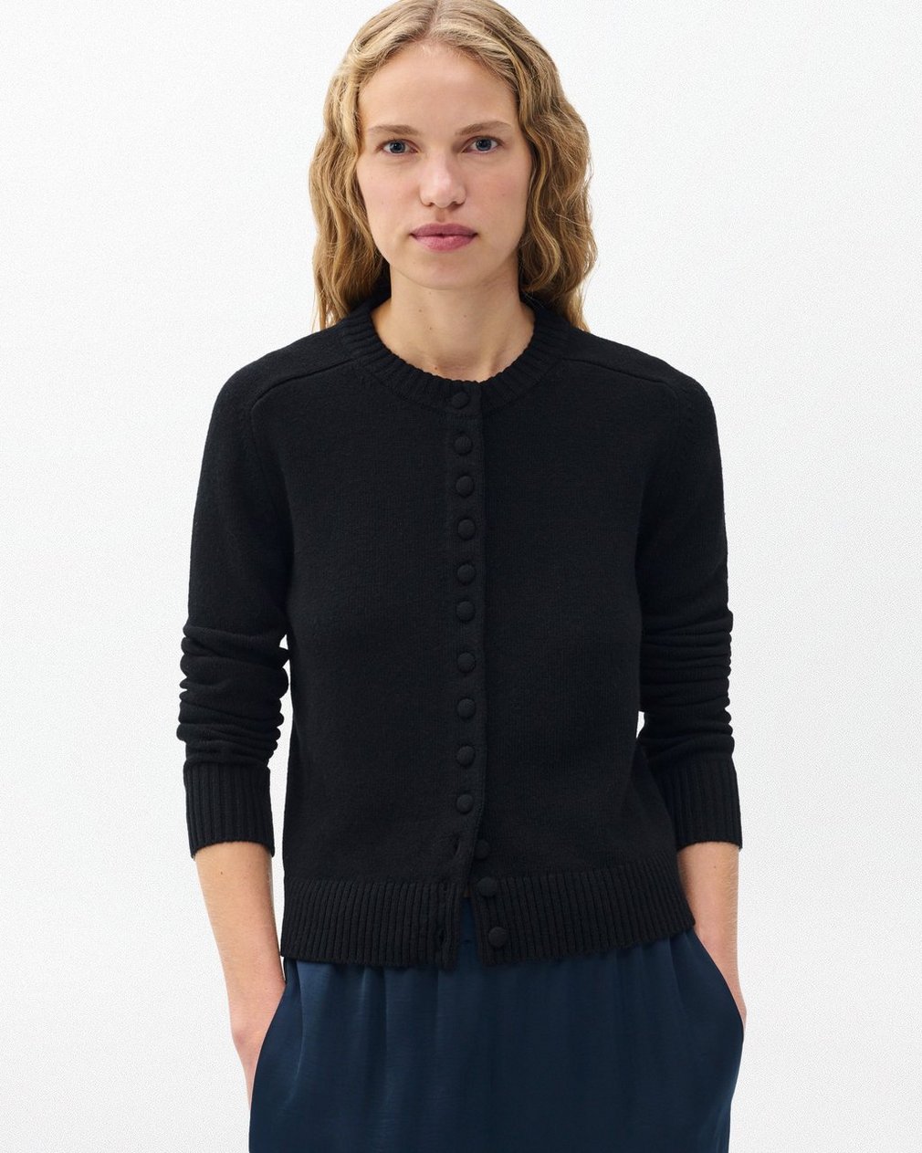 Wallace Crewneck Cardigan Black - Image 5