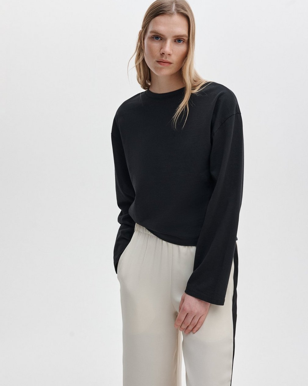 Kelly Boxy Long-Sleeve T Shirt Black - Image 4