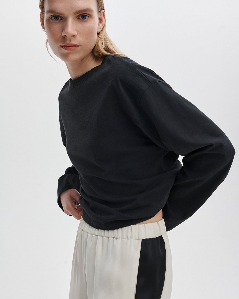 Kelly Boxy Long-Sleeve T Shirt Black - Image 5