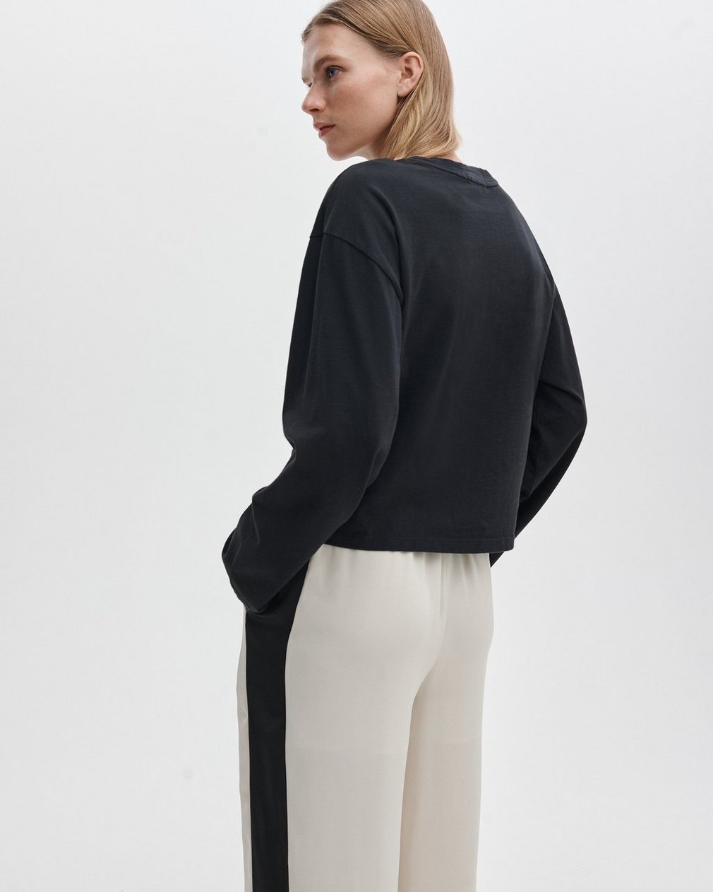 Kelly Boxy Long-Sleeve T Shirt Black - Image 6