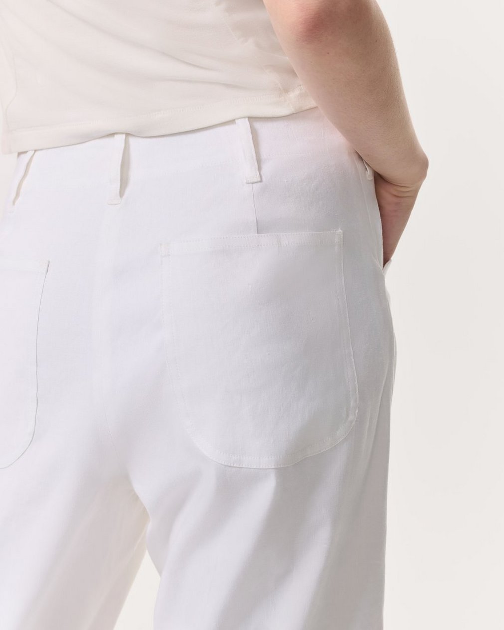 Banks Ankle-Length Linen-Blend Pants White - Image 4