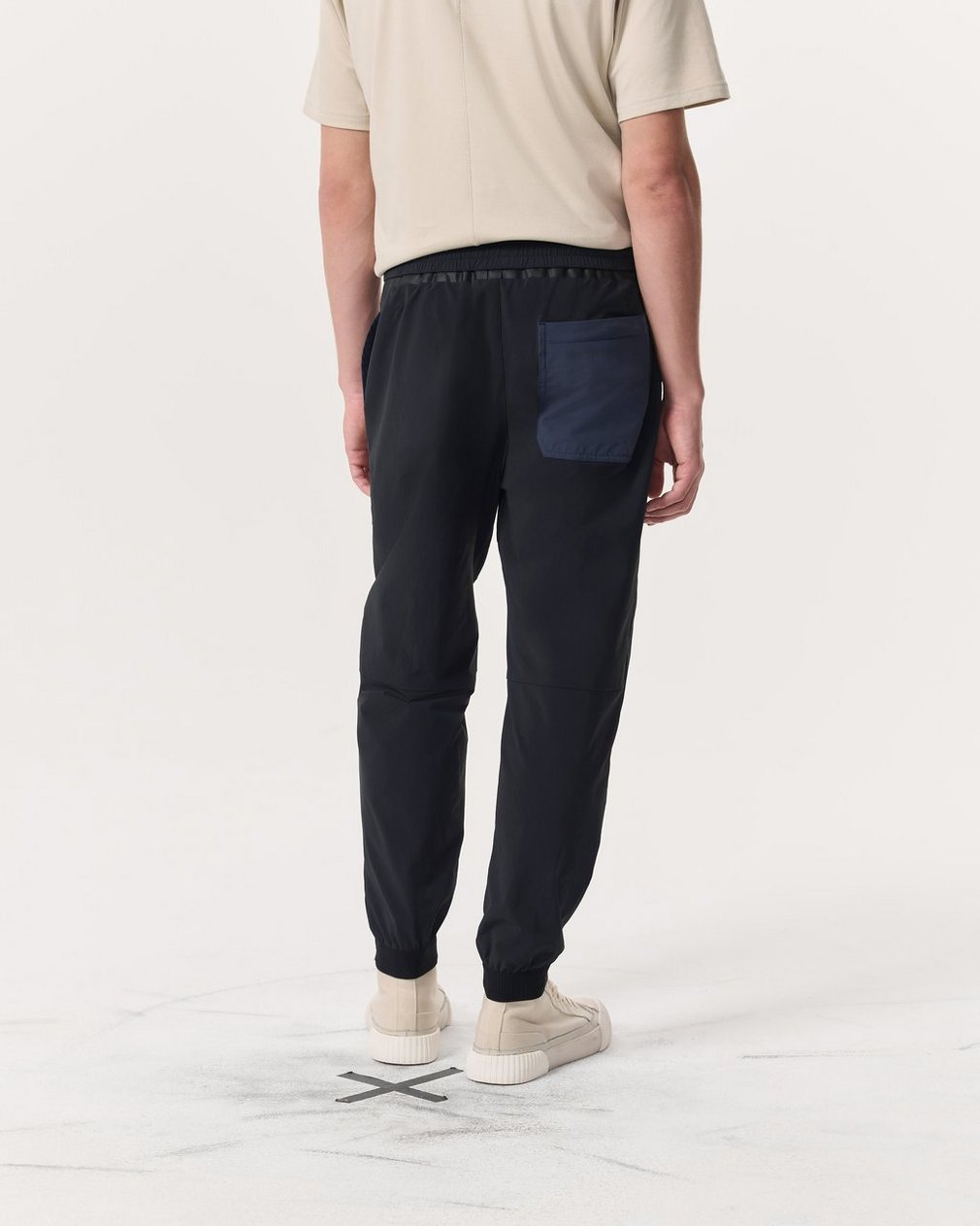 Robert Color-Blocked Jogger Pants Jet Black - Image 5