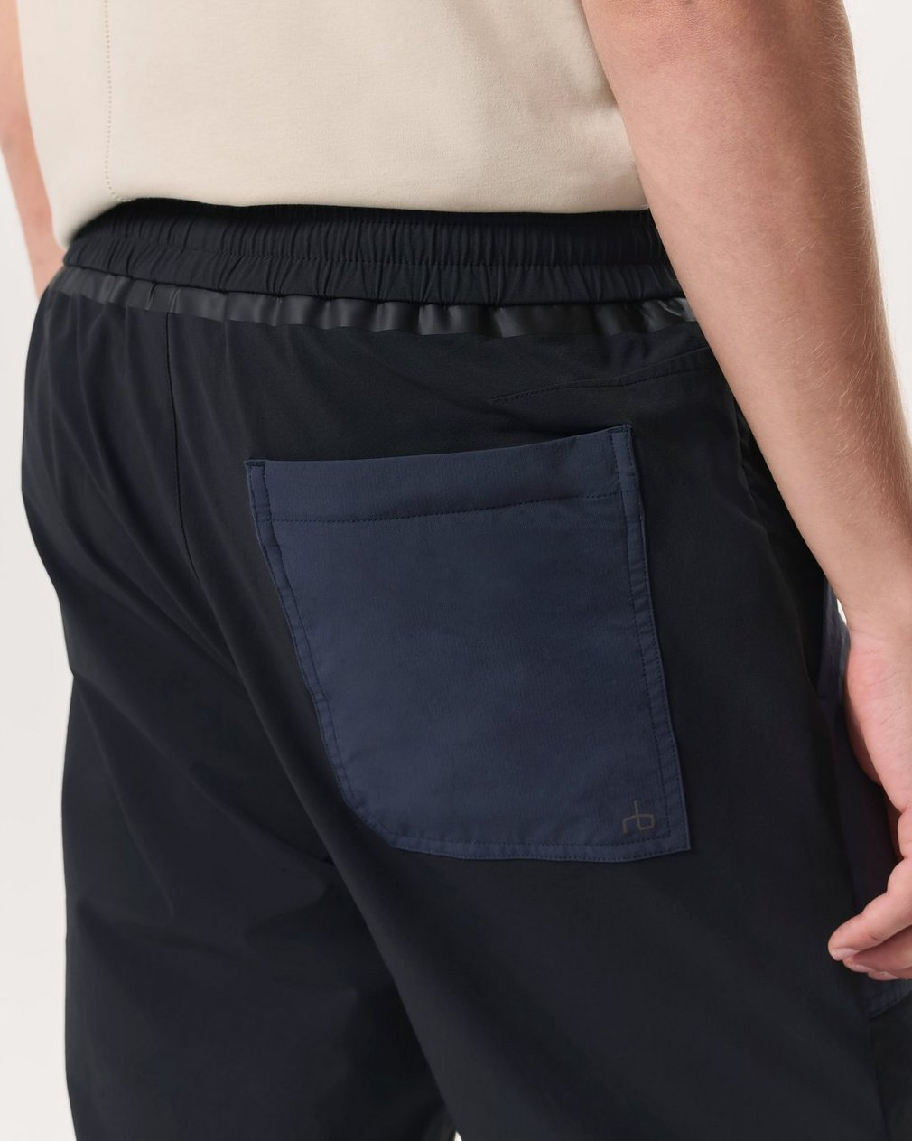 Robert Color-Blocked Jogger Pants Jet Black - Image 6
