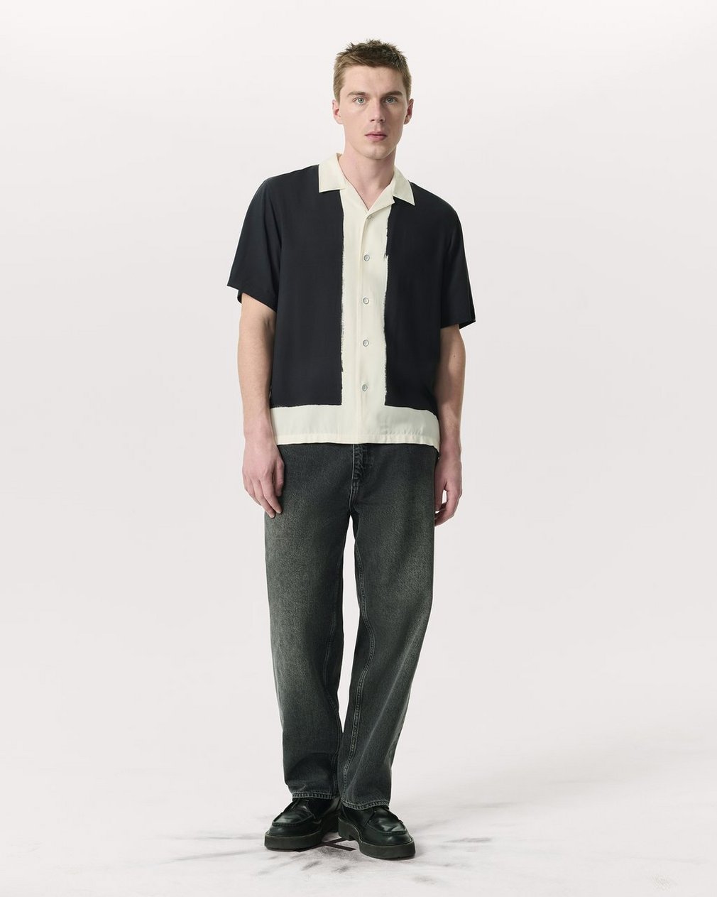 Avery Relaxed Fit Painterly Print Woven Shirt Navy Anthony Print - Image 4