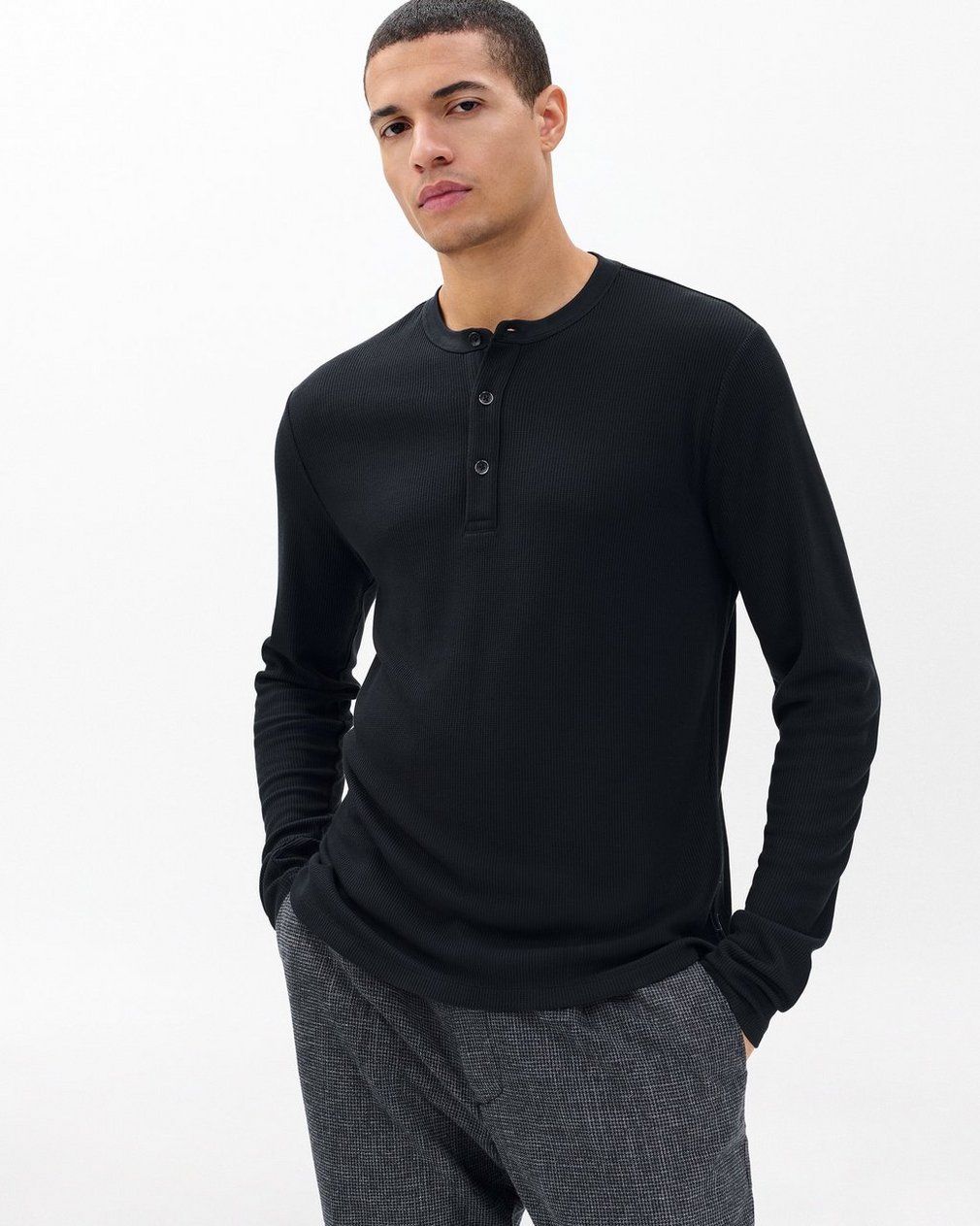 Tech Waffle Henley Black - Image 2