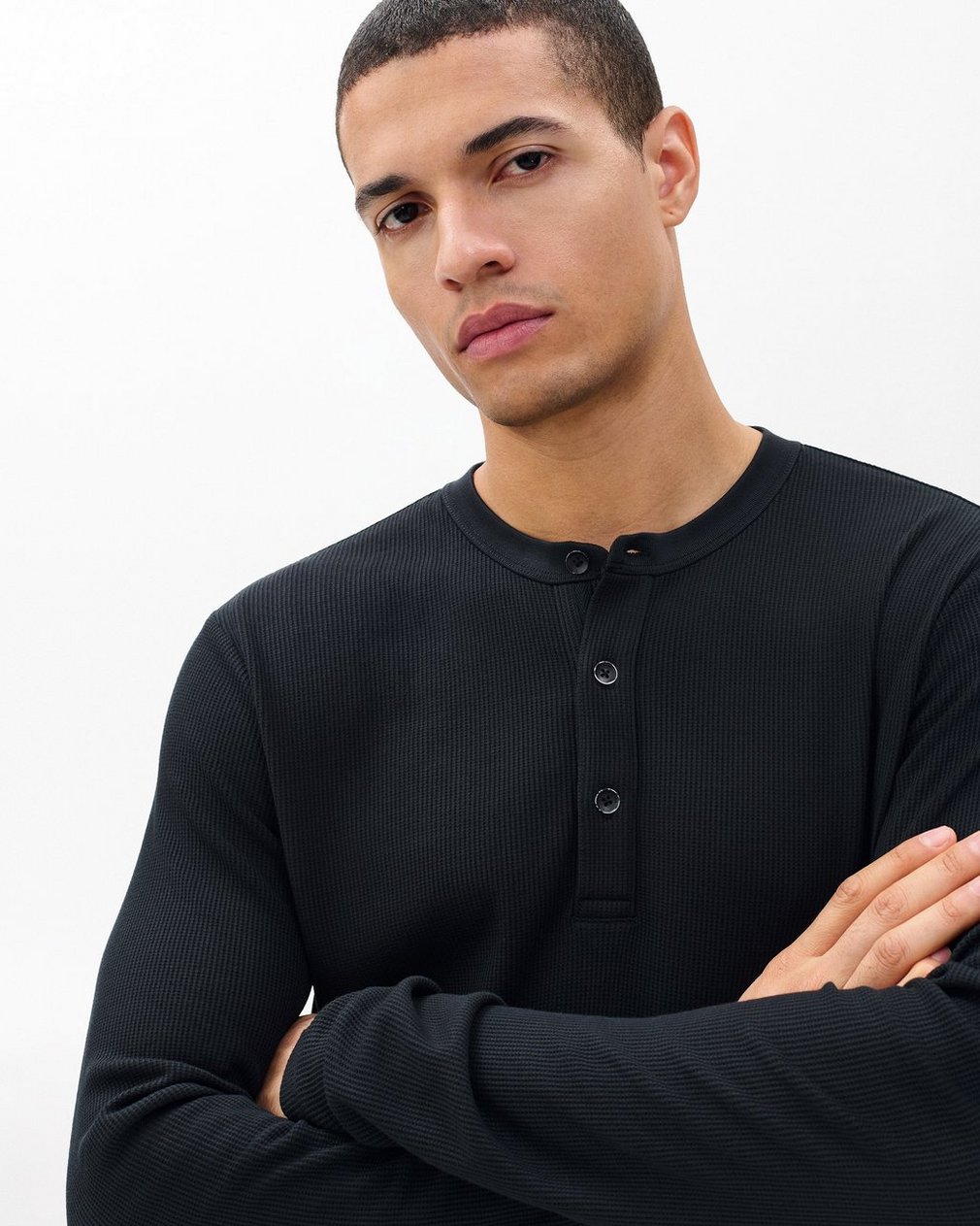 Tech Waffle Henley Black - Image 4
