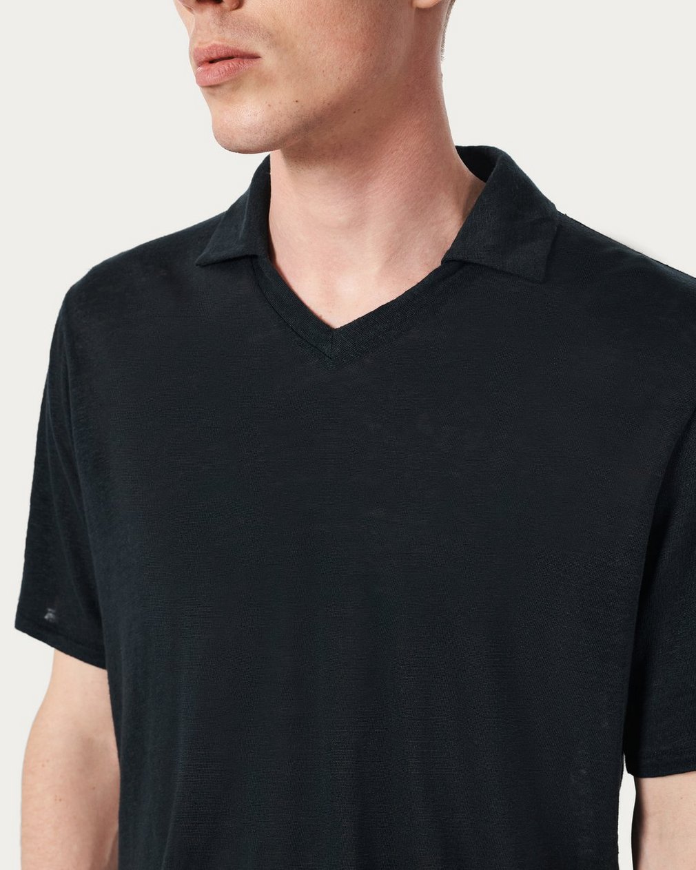 Linen Johnny Collar Polo Black - Image 4